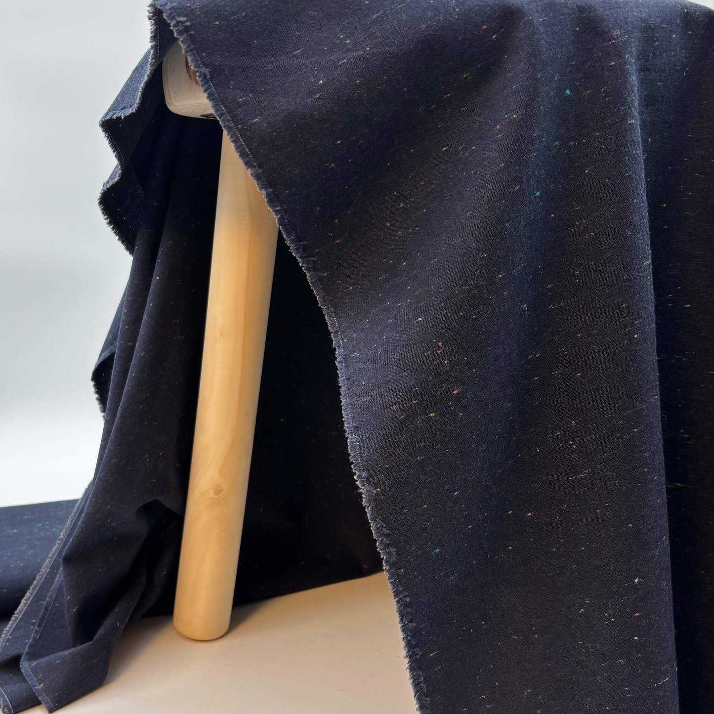 mind the MAKER Spector Chambray Baumwollstoff – Marineblau mit Bunten Sprenkeln, Oeko-Tex Zertifiziert (Meterware)