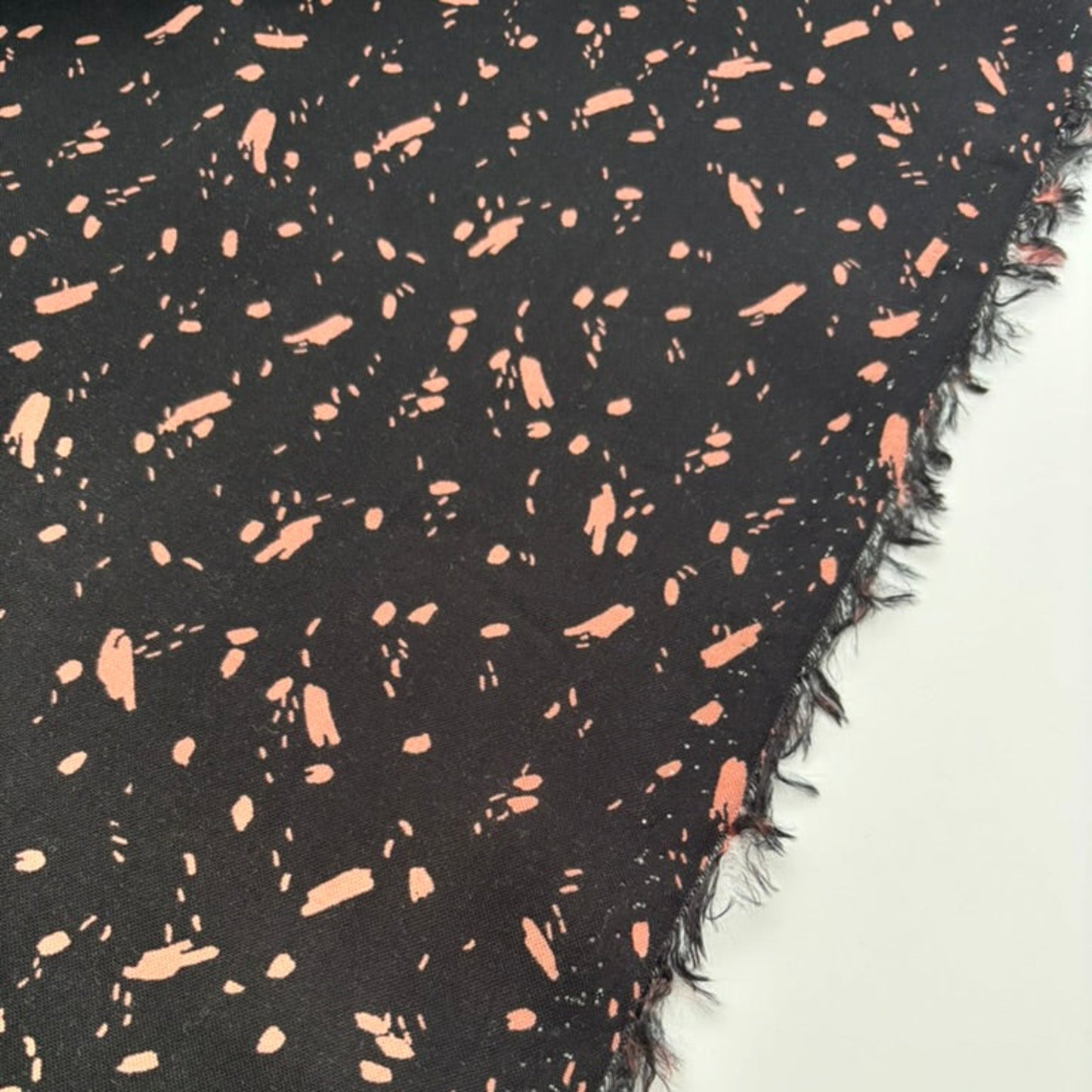 Rayonstoff – Schwarz mit Dunklem Korallen-Print (Meterware)