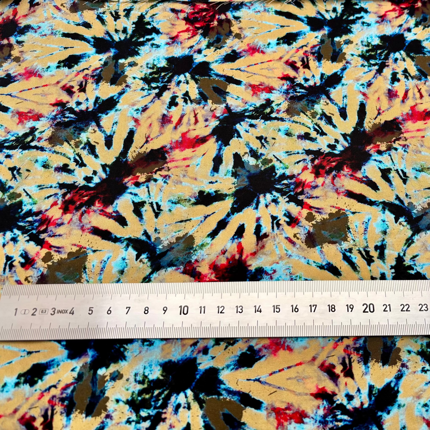 Viskosestoff mit Abstraktem Kunst-Print – Hellkhaki (Meterware)