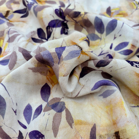 Viskosestoff - Elfenbein mit gelbem und violettem Blätterdesign (Meterware)