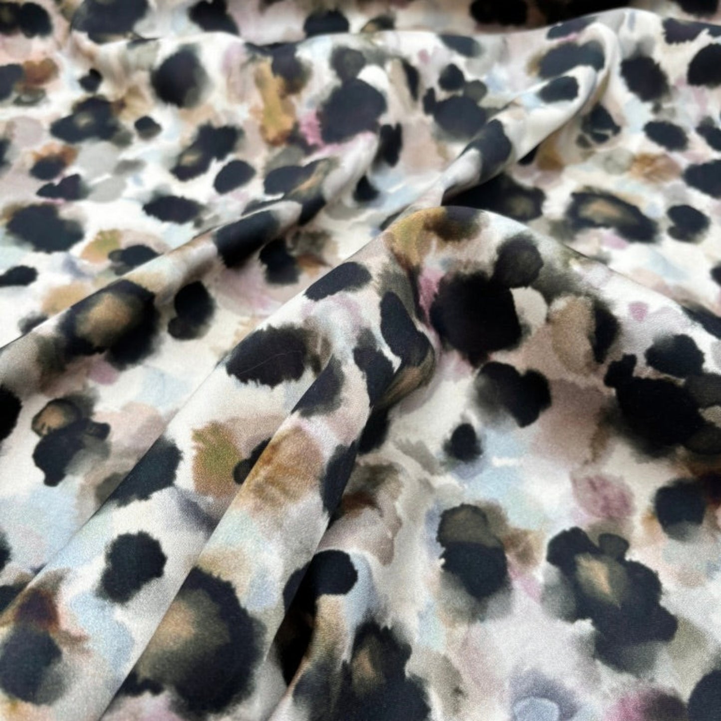 Baumwollsatin-Stoff mit abstraktem Animal-Print - Beige, Oeko-Tex Zertifiziert (Meterware)