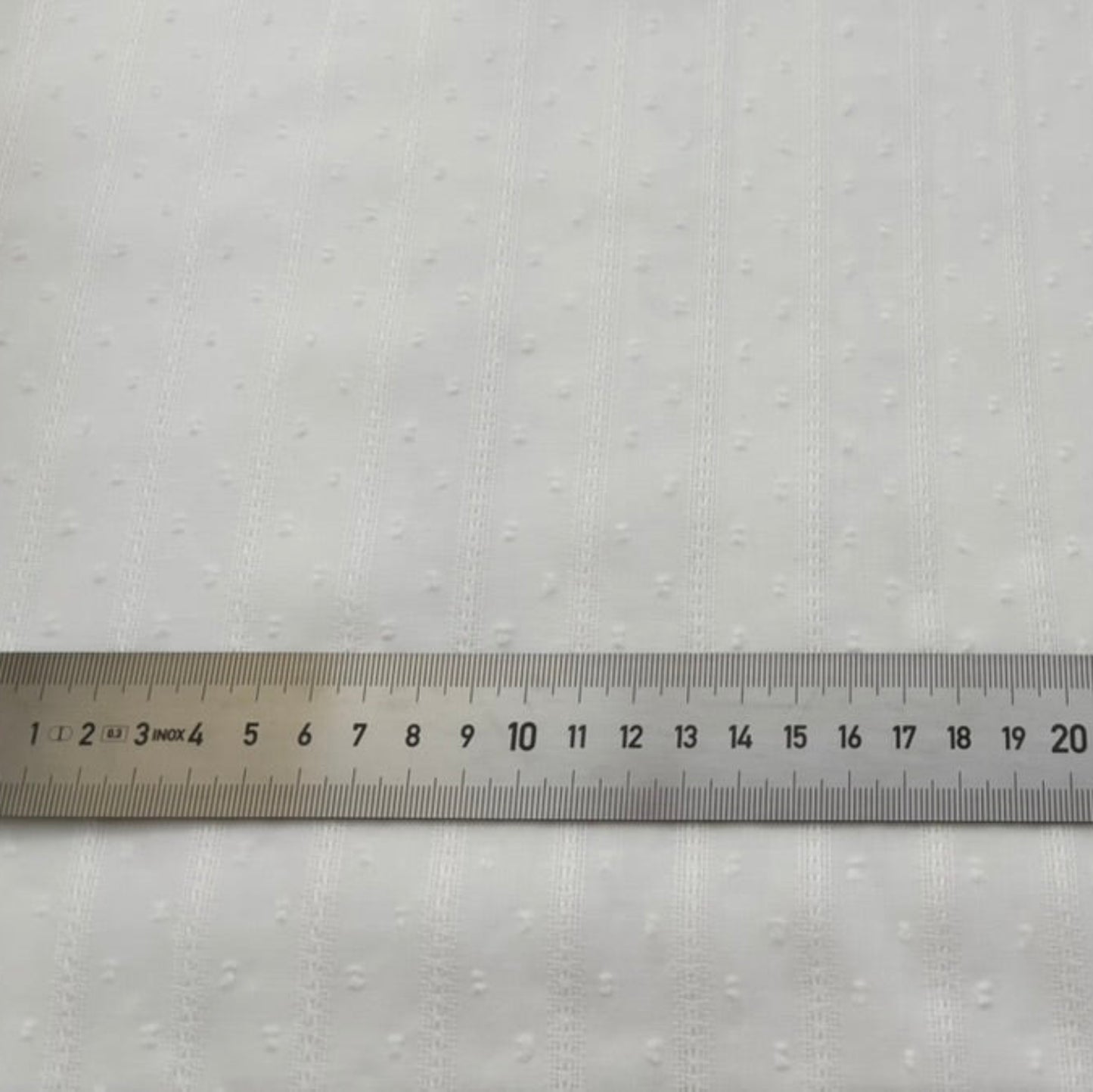Baumwoll-Jacquard Voile Stoff mit Feinem Streifenmuster – Wollweiß (Meterware)
