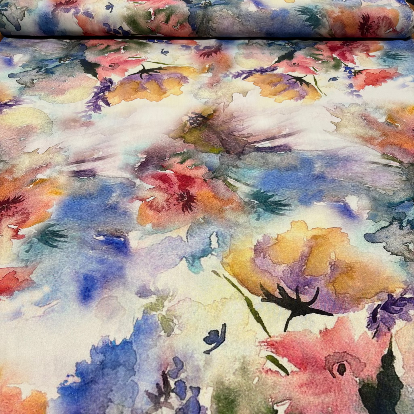 Viskosestoff – Elfenbein mit pastellfarbenem Aquarell-Print (Meterware)