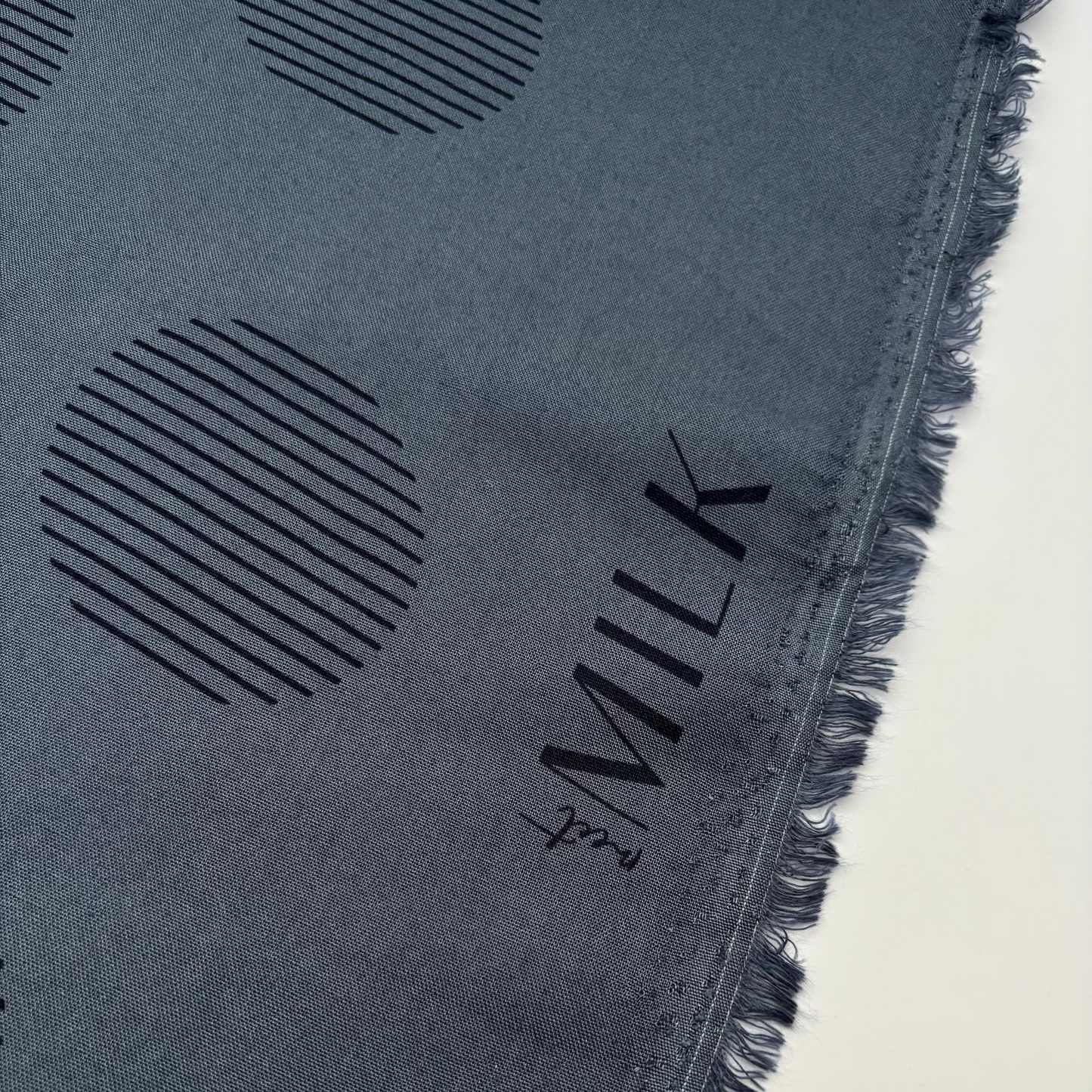 meet MILK Viskose Stoff – 100% LENZING™ ECOVERO™ Viskose, Oeko-Tex, Marine (Meterware)