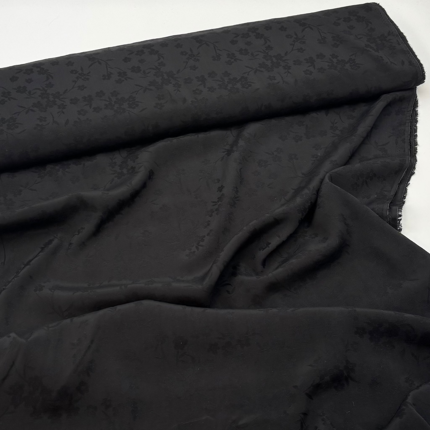 Viskose-Jacquardstoff mit Blumenmuster - Schwarz, OEKO-TEX® zertifiziert (Meterware)