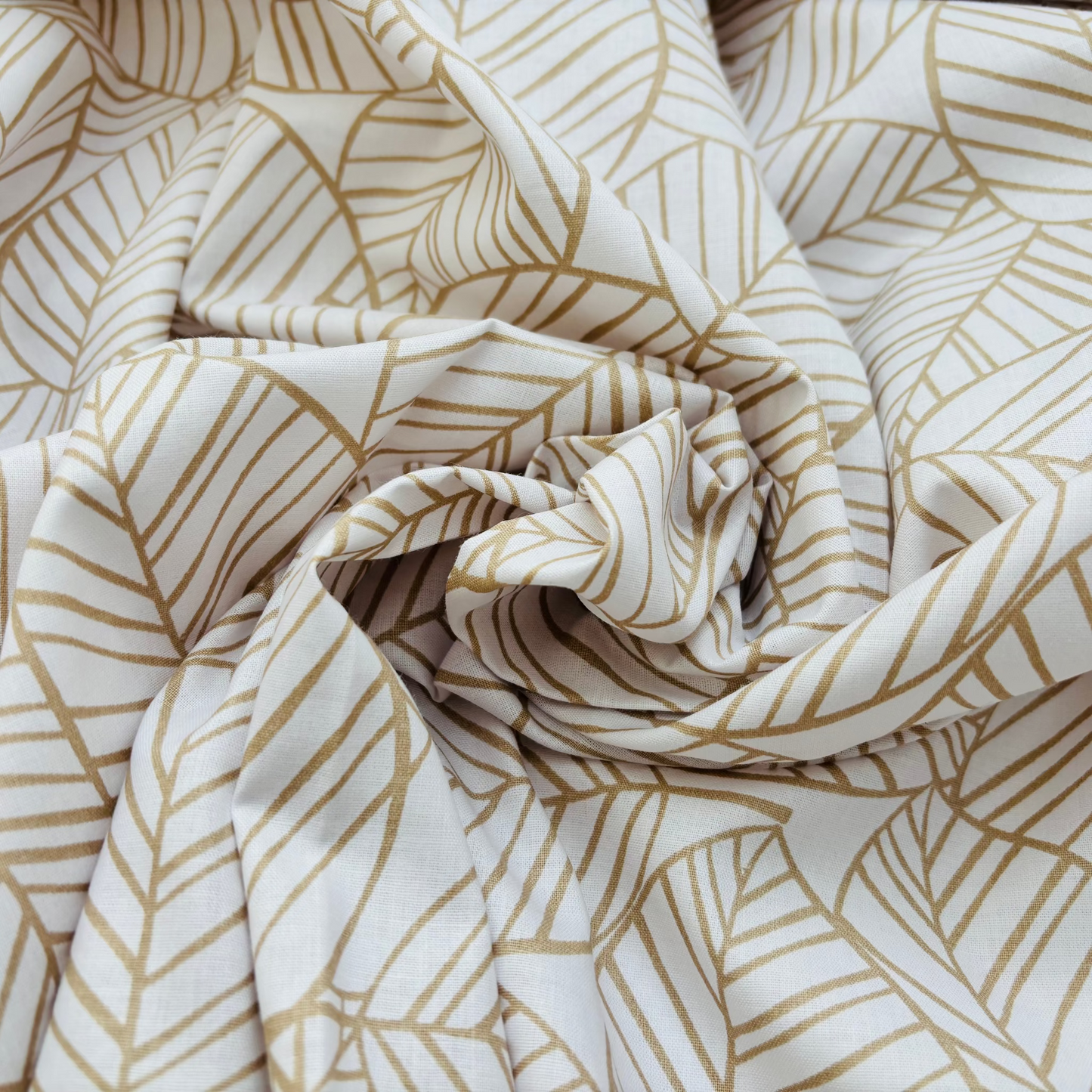 Baumwollstoff mit Blätterprint – Weiß & Beige (Meterware)
