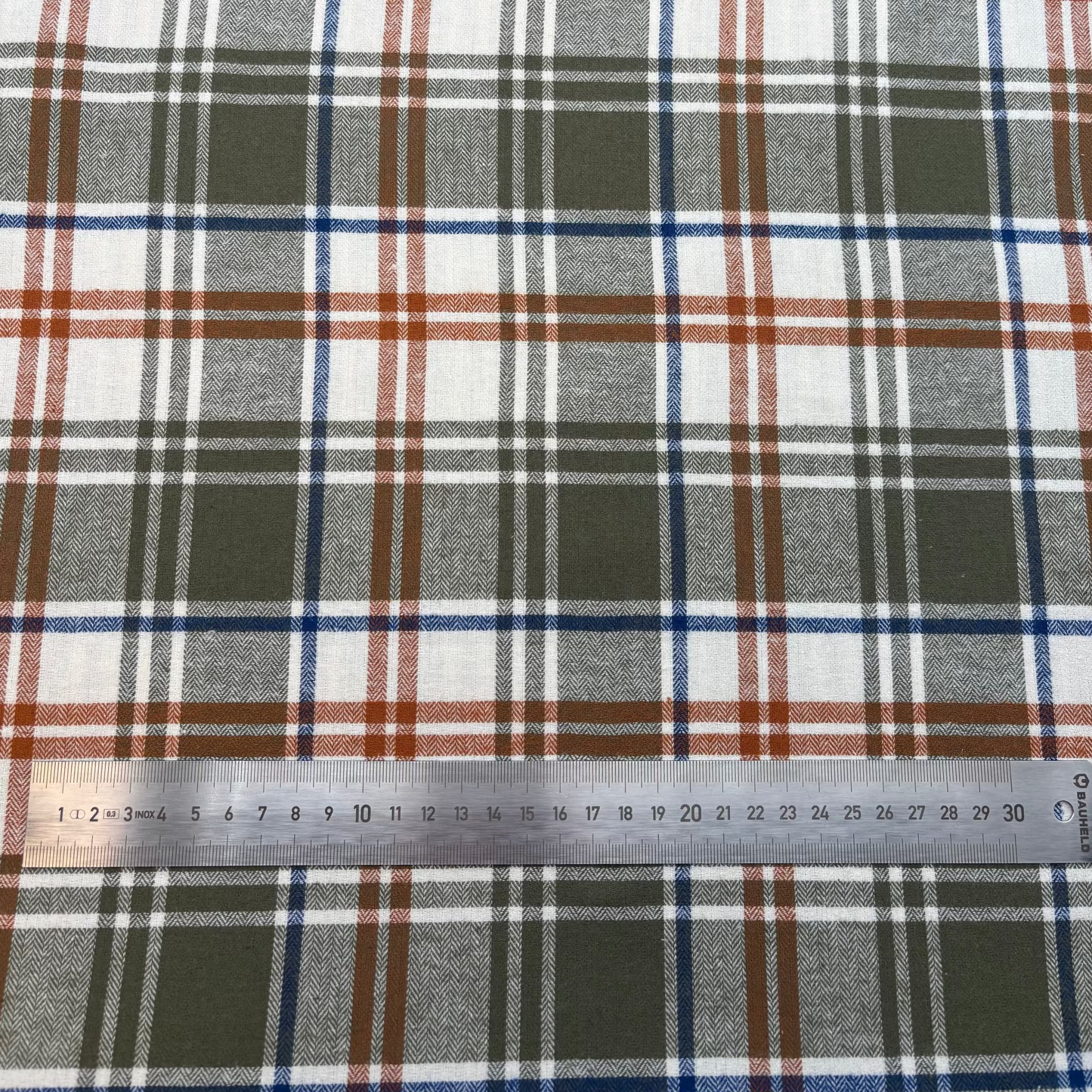 Garngefärbter, angerauter Baumwollstoff mit Karomuster - Olivgrün, OEKO-TEX® zertifiziert (Meterware)
