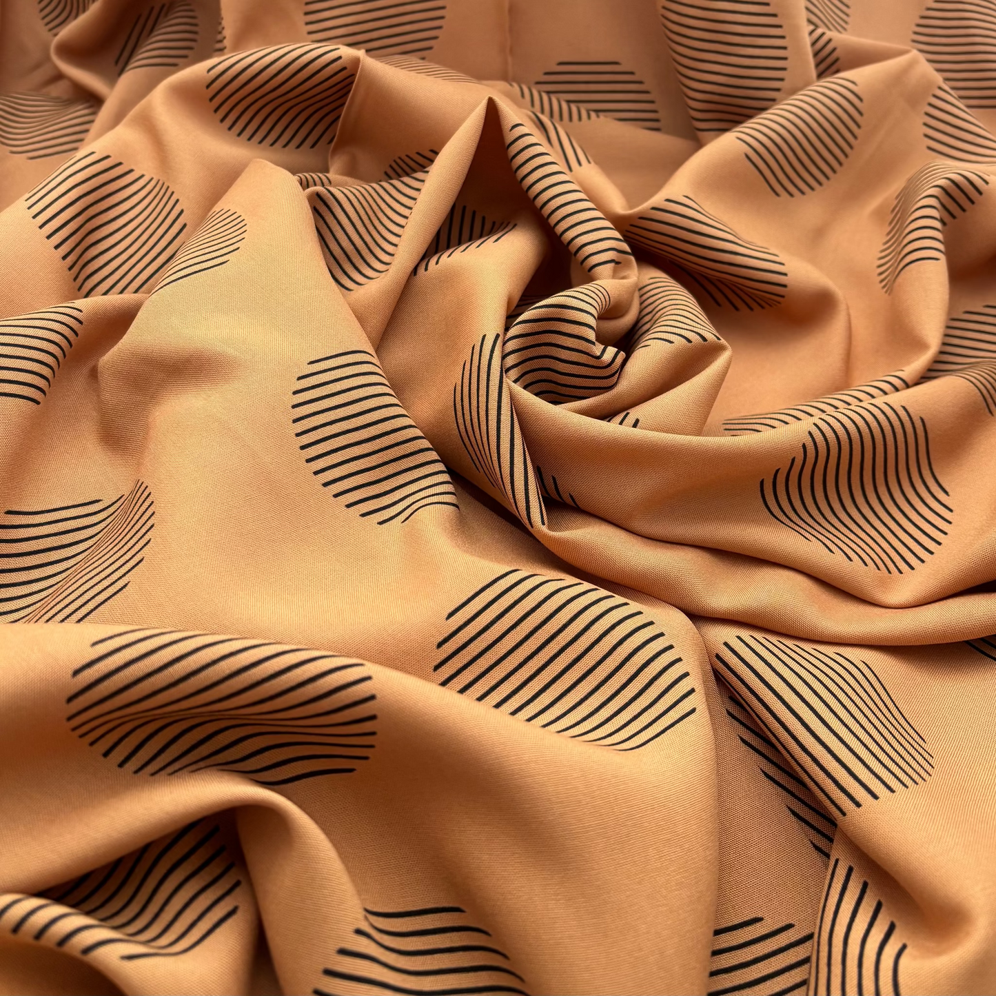 meet MILK Viskose Stoff – 100% LENZING™ ECOVERO™ Viskose, Oeko-Tex, Nougat (Meterware)