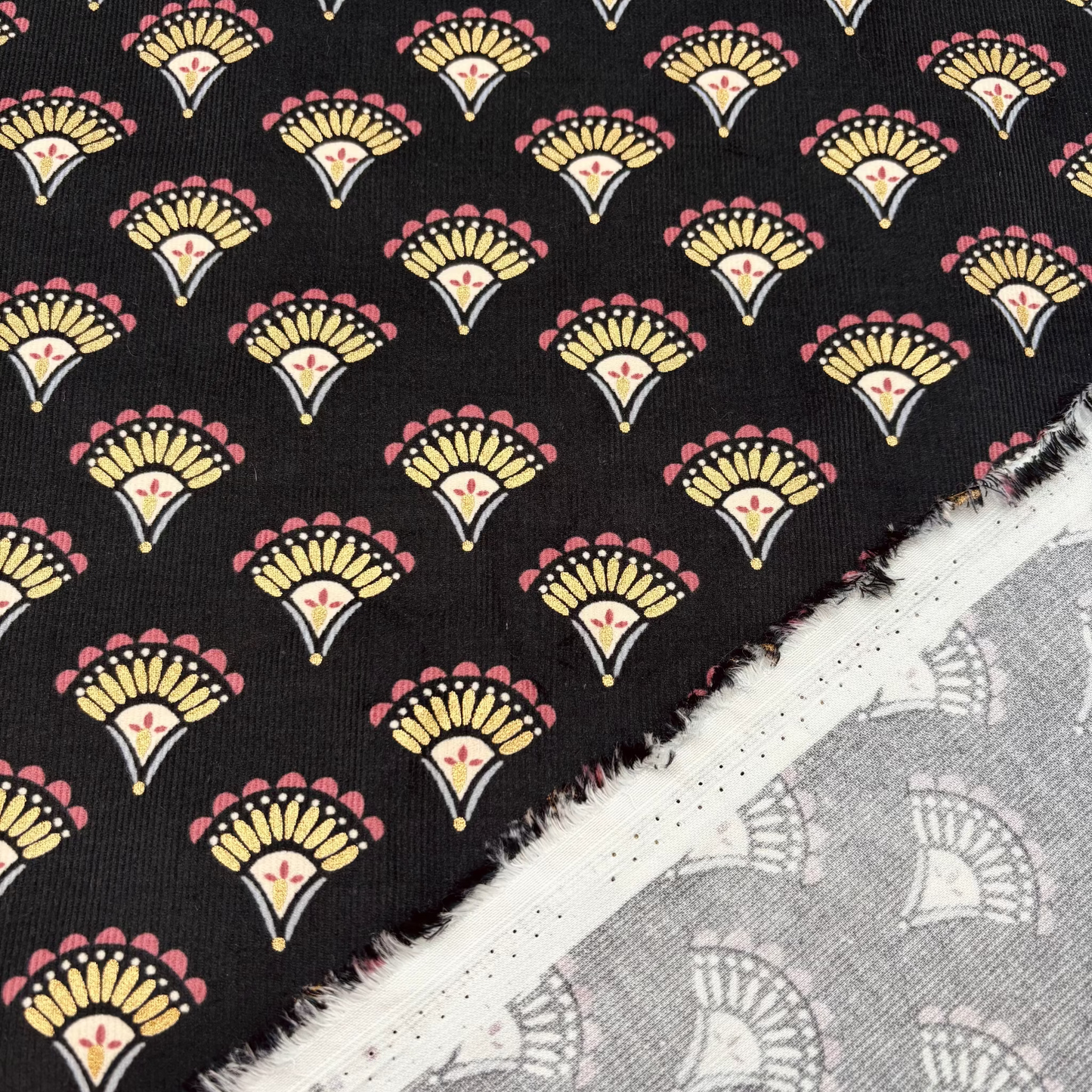 Baumwoll-Feincord mit Boho-Glitzermuster – Schwarz, Oeko-Tex Zertifiziert (Meterware)