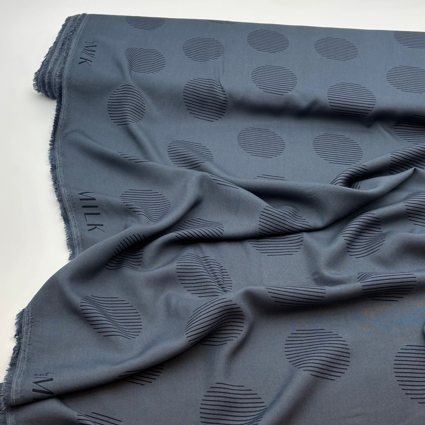 meet MILK Viskose Stoff – 100% LENZING™ ECOVERO™ Viskose, Oeko-Tex, Marine (Meterware)