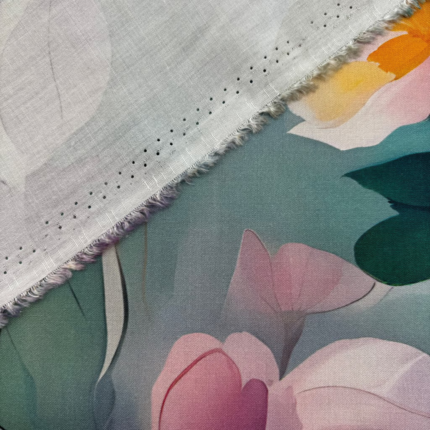 Viskosestoff mit floralem Aquarellmuster - Grün & Rosa (Meterware)
