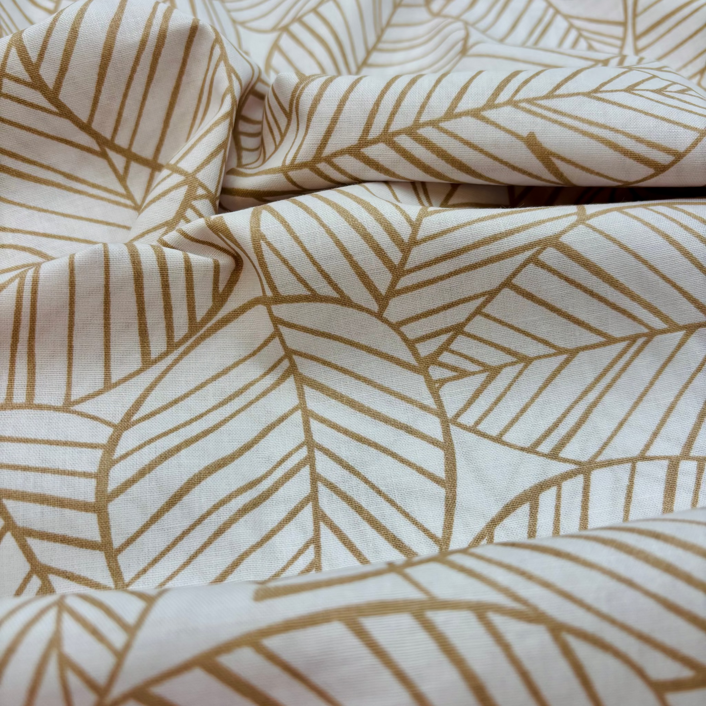 Baumwollstoff mit Blätterprint – Weiß & Beige (Meterware)