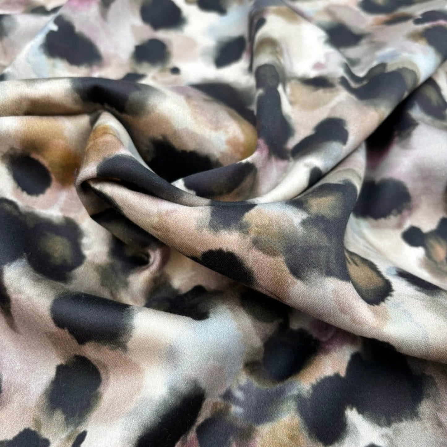 Baumwollsatin-Stoff mit abstraktem Animal-Print - Beige, Oeko-Tex Zertifiziert (Meterware)