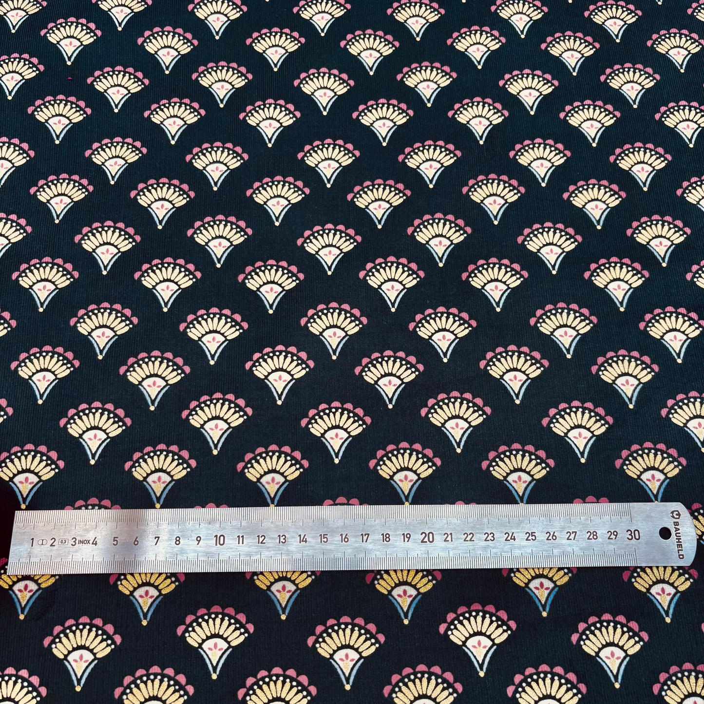 Baumwoll-Feincord mit Boho-Glitzermuster – Schwarz, Oeko-Tex Zertifiziert (Meterware)