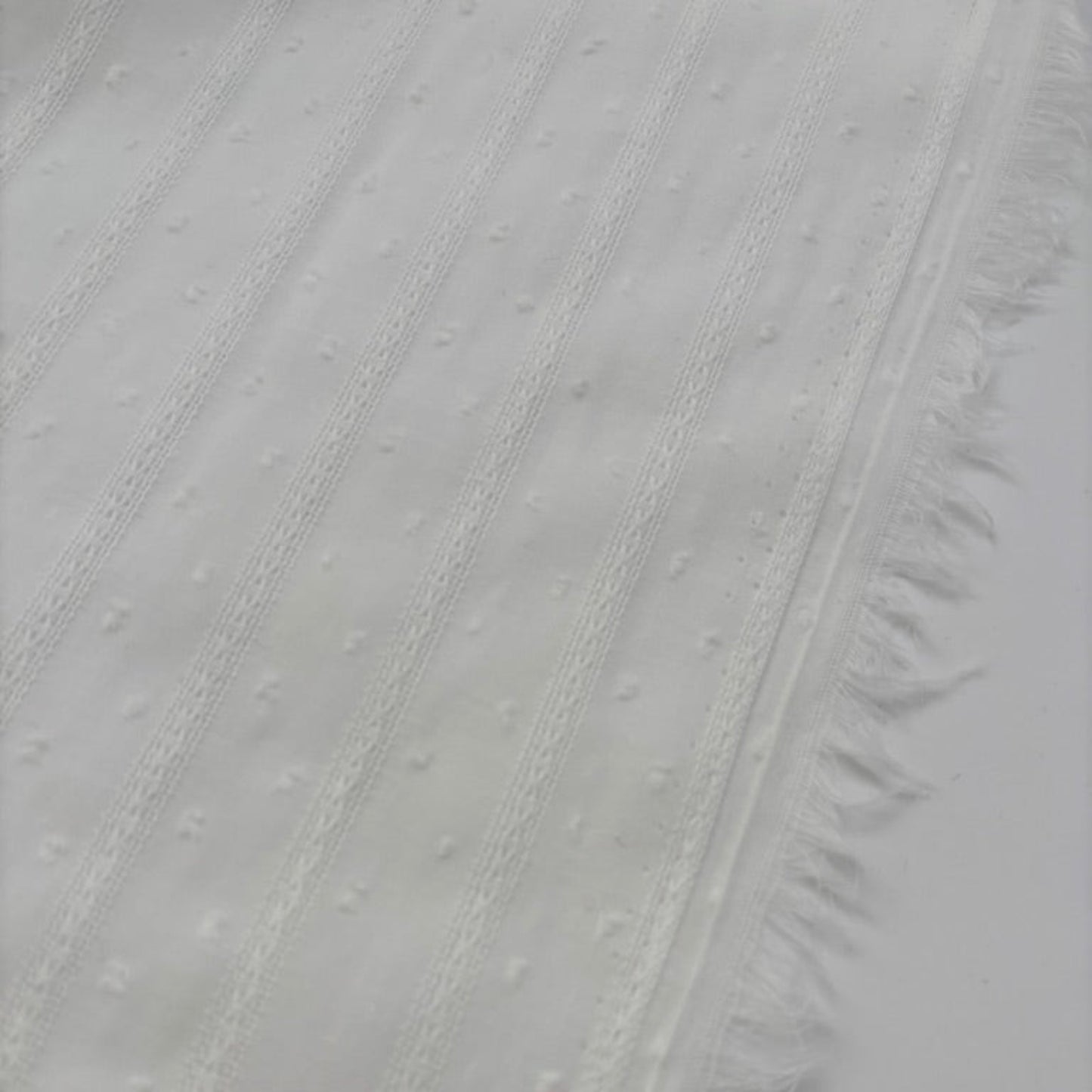 Baumwoll-Jacquard Voile Stoff mit Feinem Streifenmuster – Wollweiß (Meterware)