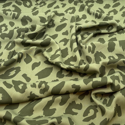mind the MAKER Leo Viskose Twill Stoff – 100% LENZING™ ECOVERO™ Viskose, Olivgrün (Meterware)