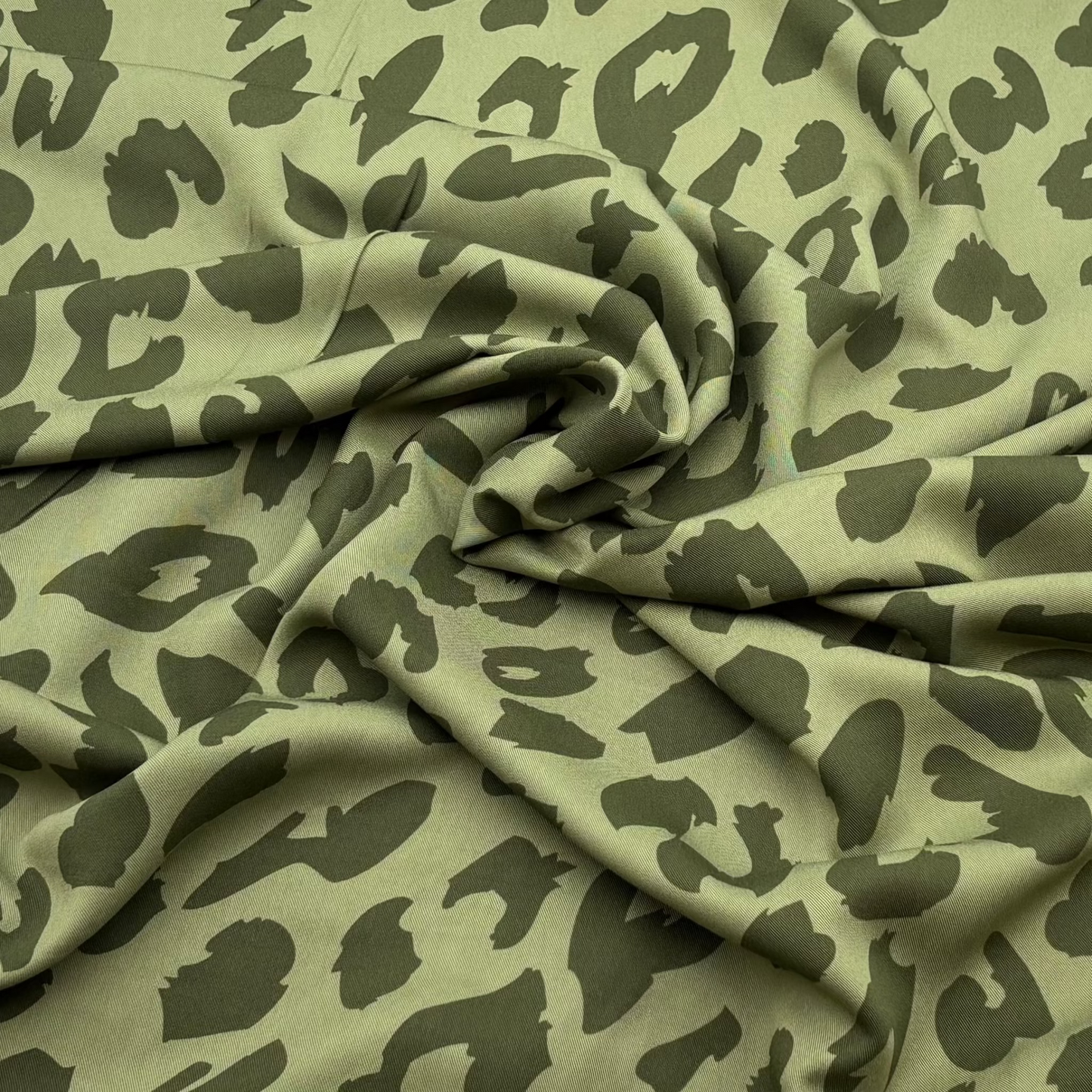 mind the MAKER Leo Viskose Twill Stoff – 100% LENZING™ ECOVERO™ Viskose, Olivgrün (Meterware)