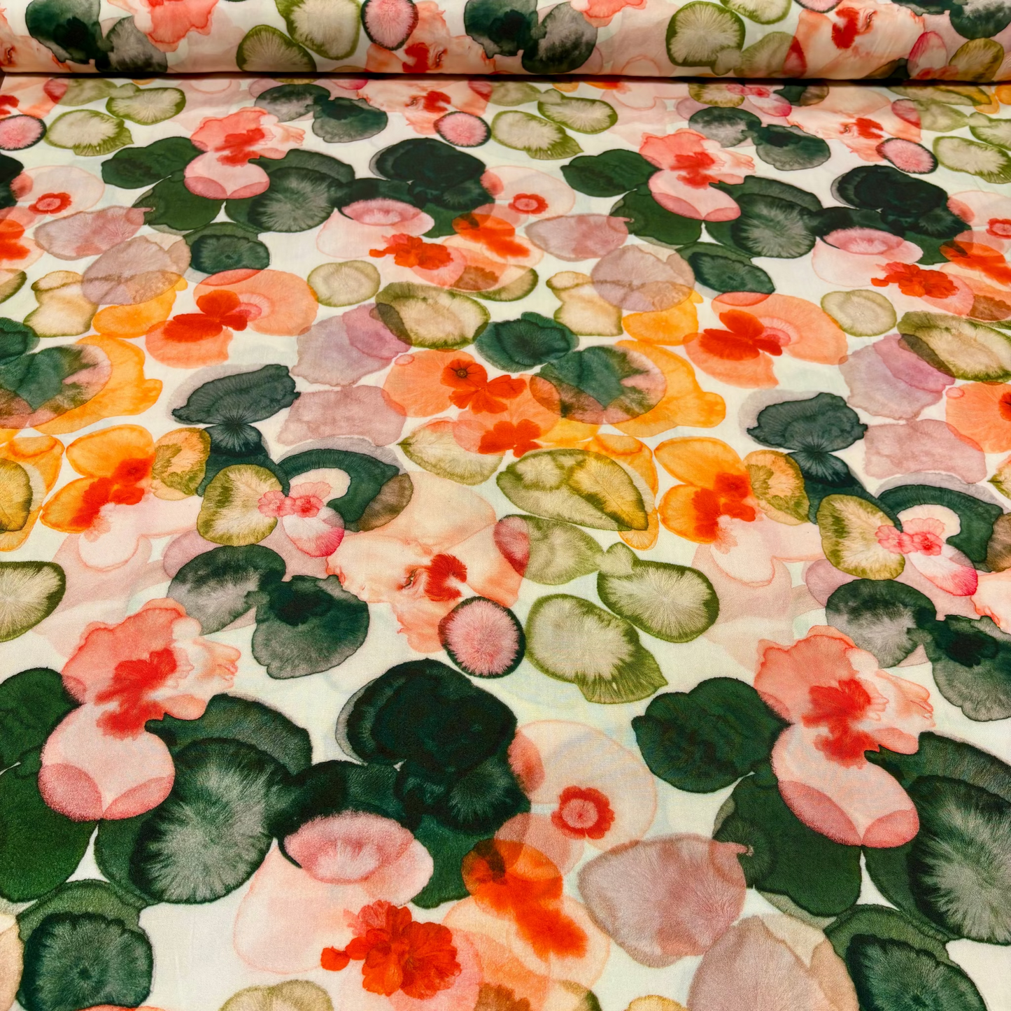 Viskosestoff mit Abstraktem Print – Elfenbein, Leuchtende Farben (Meterware)