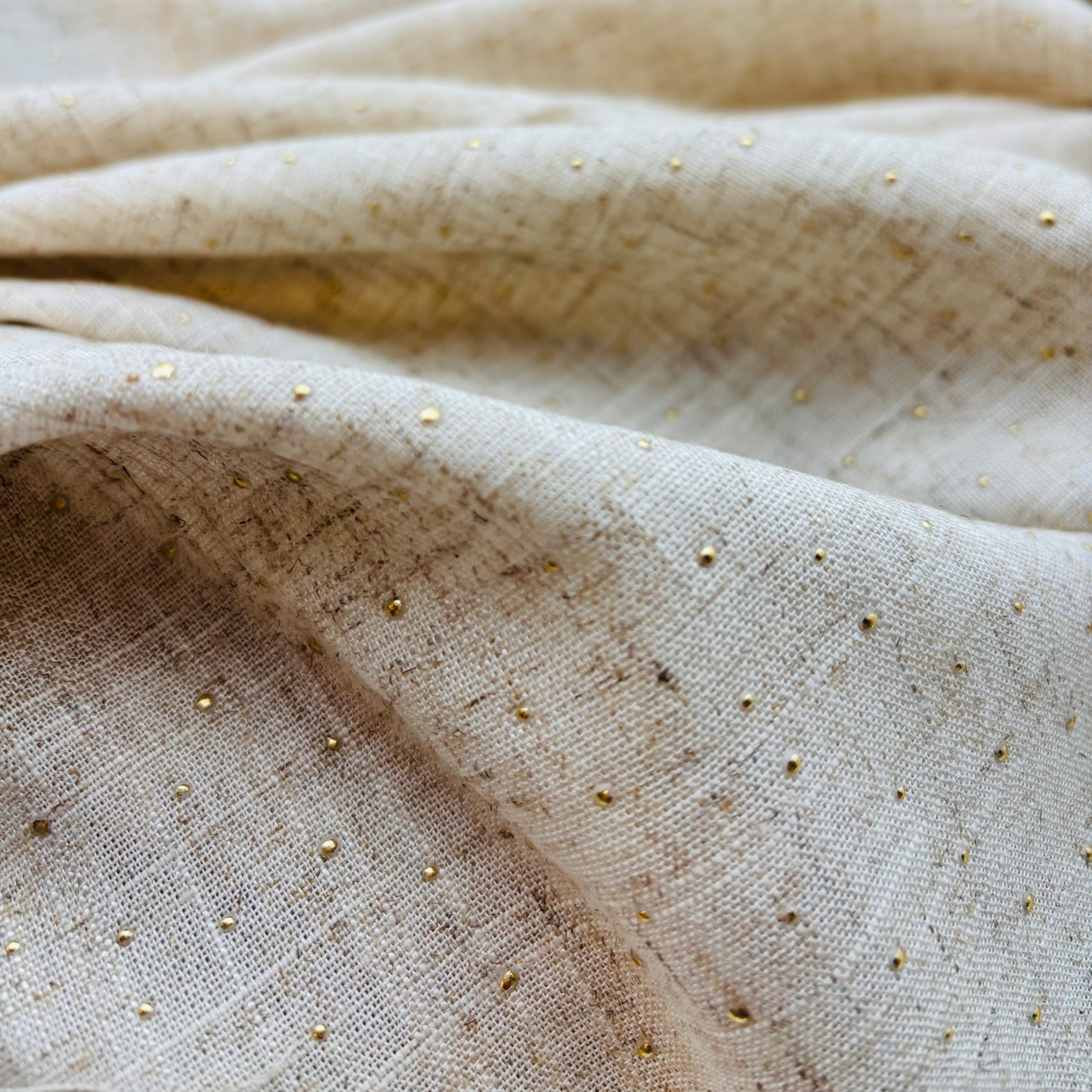 Viskose-Leinen Stoff – Sand mit Goldenen Punkten (Meterware)