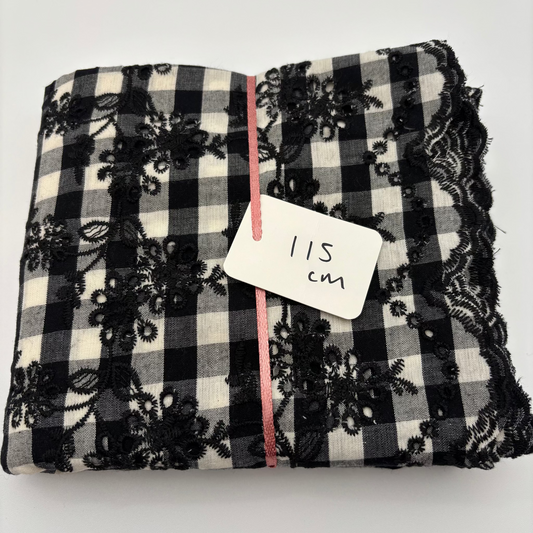 Baumwollstoff mit Vichykaros und Bestickte Bordüre - Schwarz & Weiß (Stoffstück 130 cm x 115 cm)