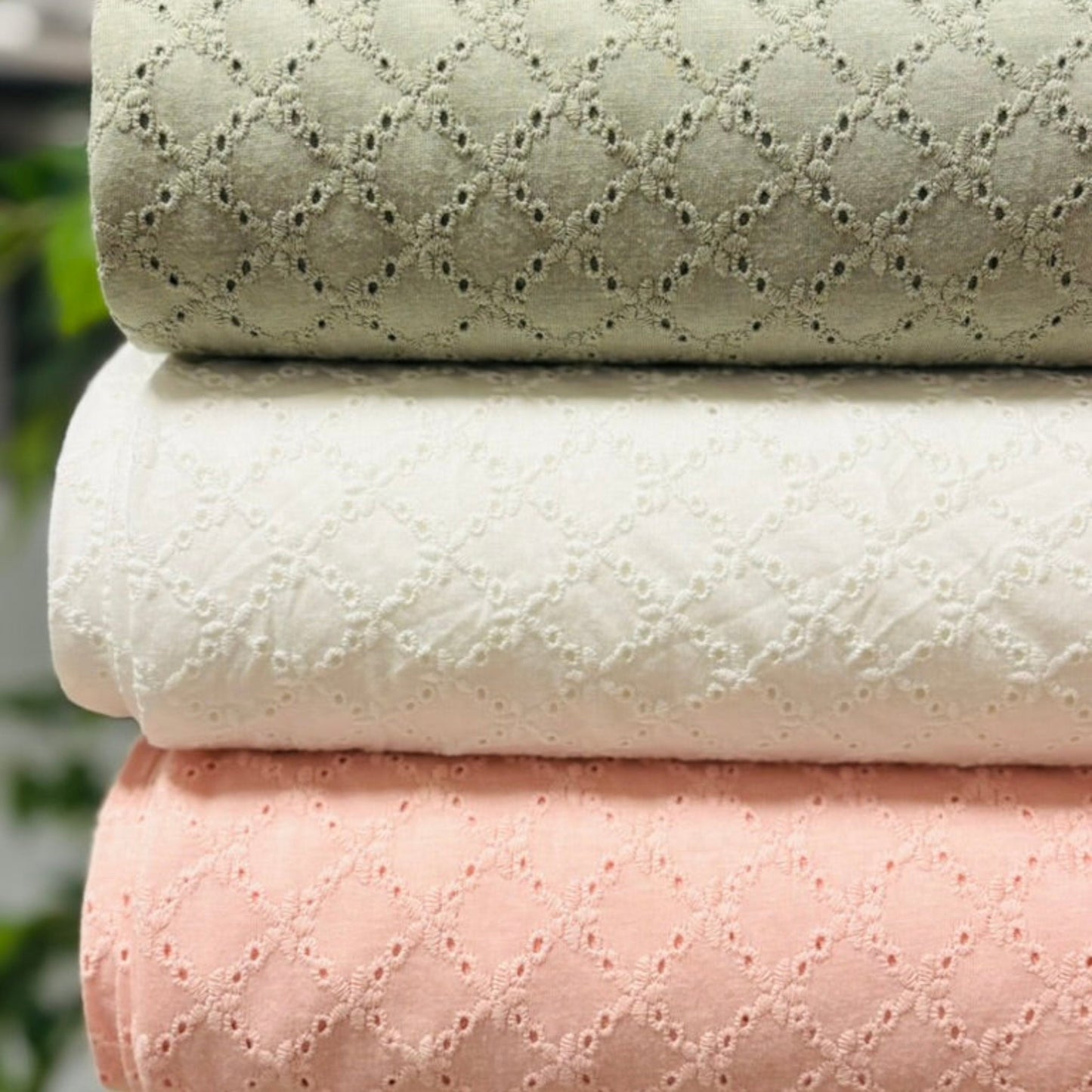 Baumwolljersey mit Lochstickerei, Broderie Anglaise – 100% Baumwolle, Rosa (Meterware)