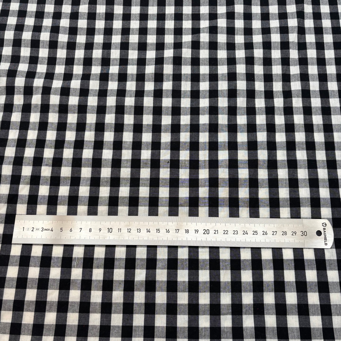 Baumwollstoff mit Vichykaros und Bestickter Bordüre - Schwarz & Weiß (Meterware)