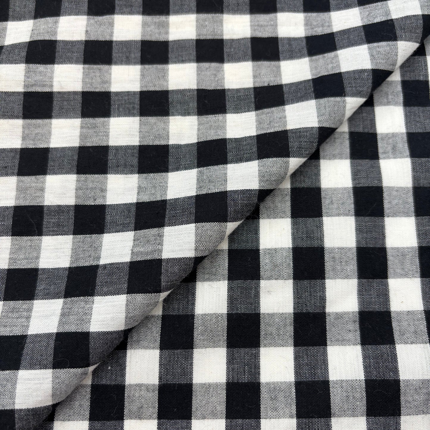 Baumwollstoff mit Vichykaros und Bestickter Bordüre - Schwarz & Weiß (Meterware)