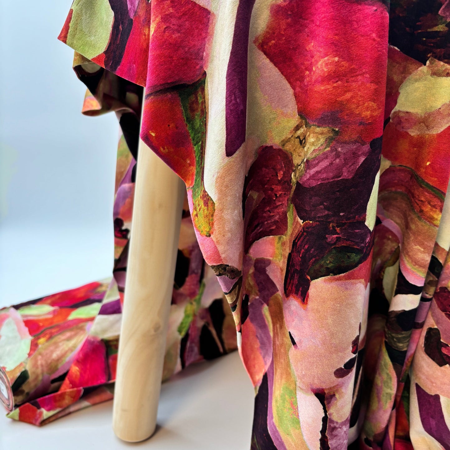 Viskose-Jerseystoff mit abstraktem Blumenmuster - rosa, OEKO-TEX® zertifiziert (Meterware)
