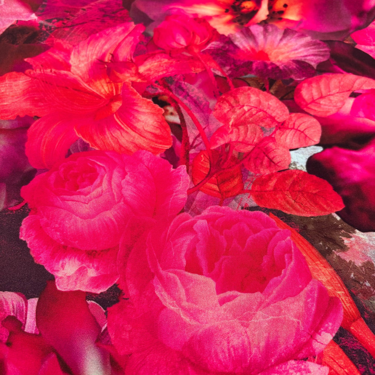 ECOVERO™ Viskose-Twill mit Blumenmuster – Magenta (Meterware)