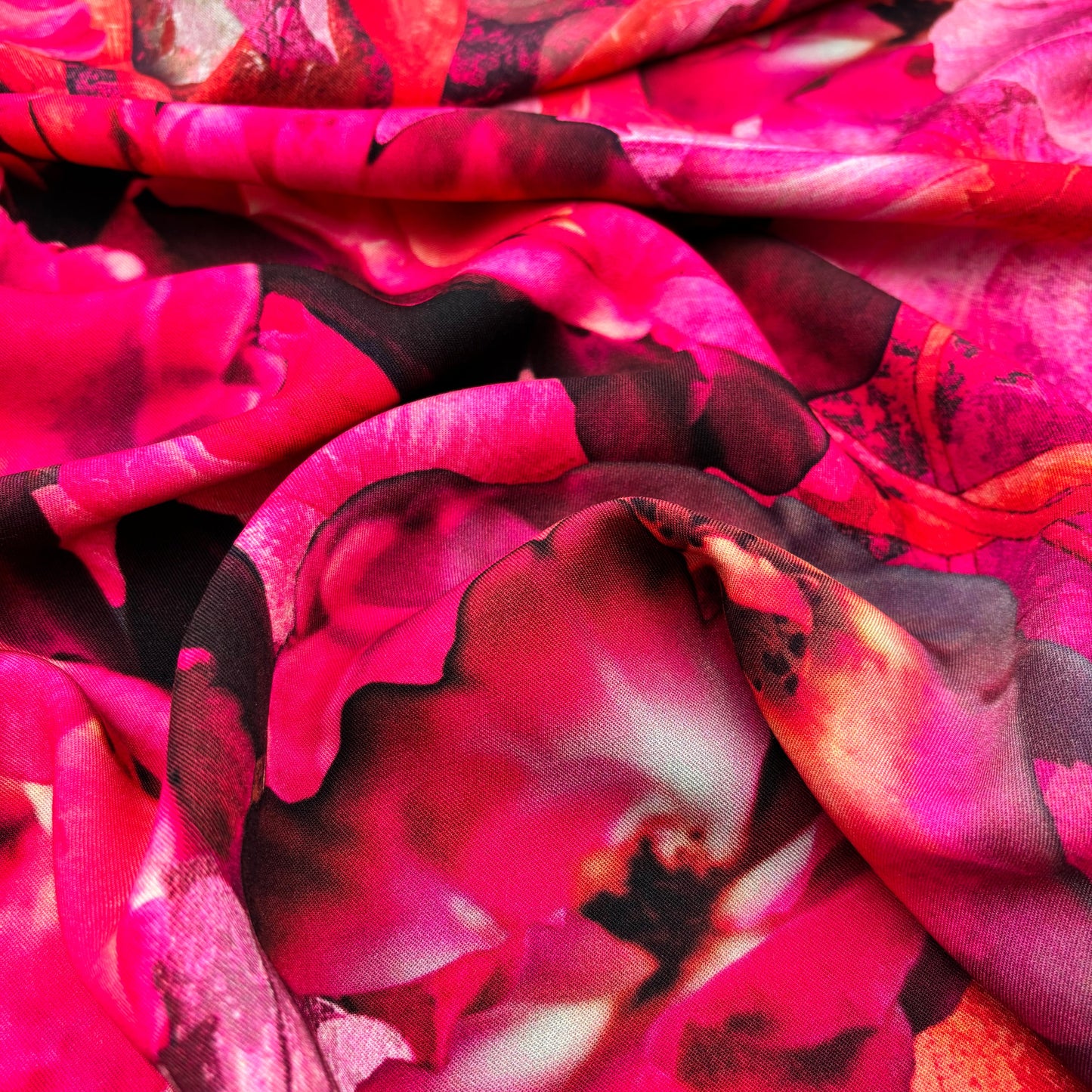 ECOVERO™ Viskose-Twill mit Blumenmuster – Magenta (Meterware)
