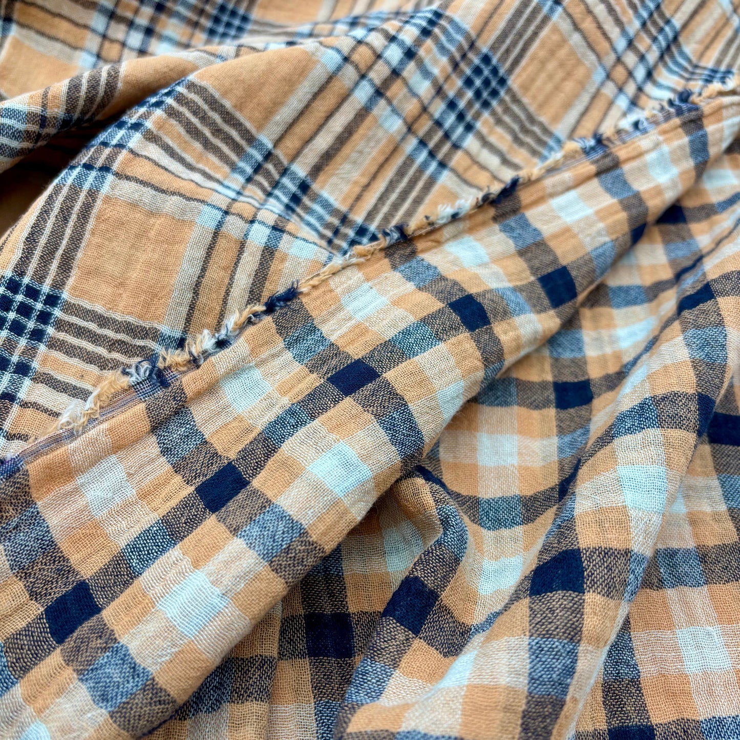 Doppelmusselin mit beidseitigem Karomuster, Camel & Marineblau (Meterware)