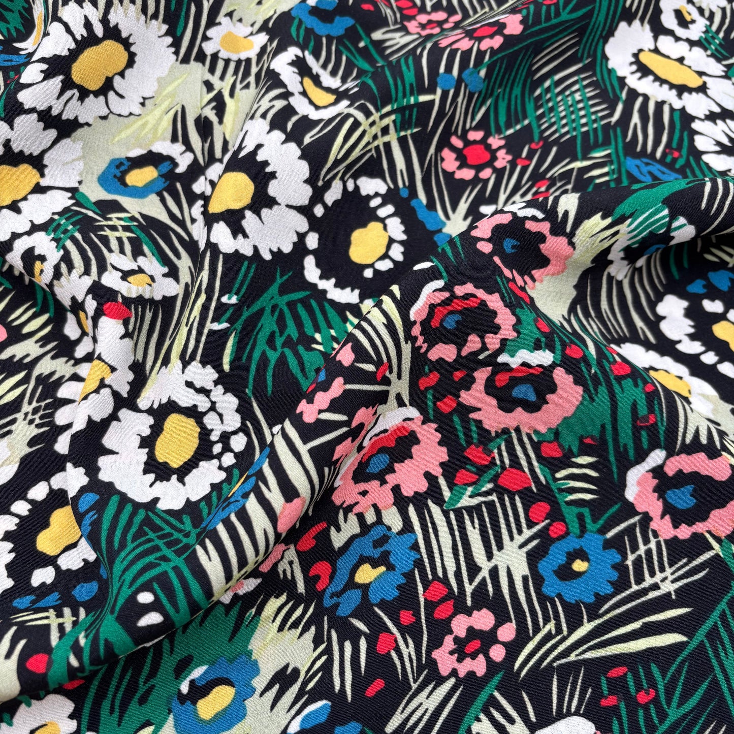 Deadstock-Viskosekreppstoff mit floralem Muster – Schwarz (Meterware aus Italien)