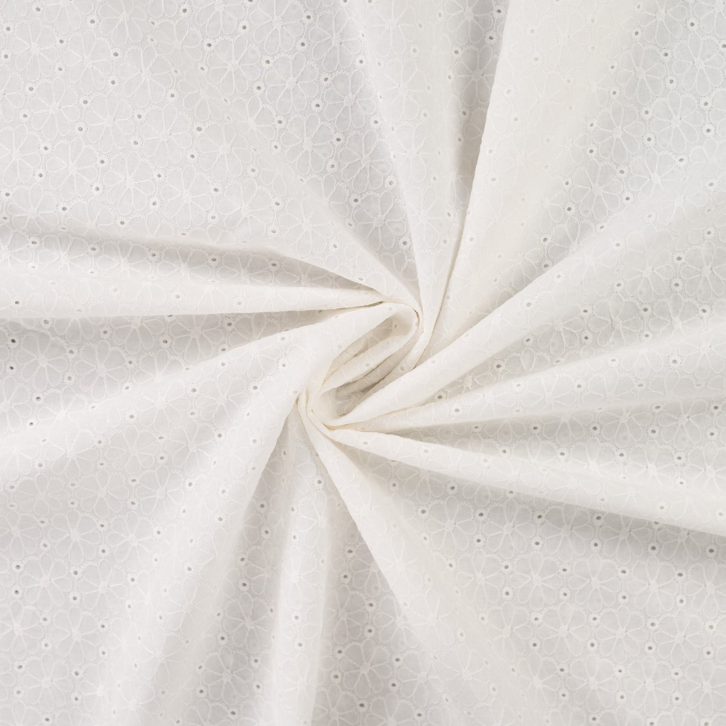 Baumwollstoff mit Floraler Lochstickerei – Wollweiß Broderie Anglaise mit Bogenkante (Meterware)