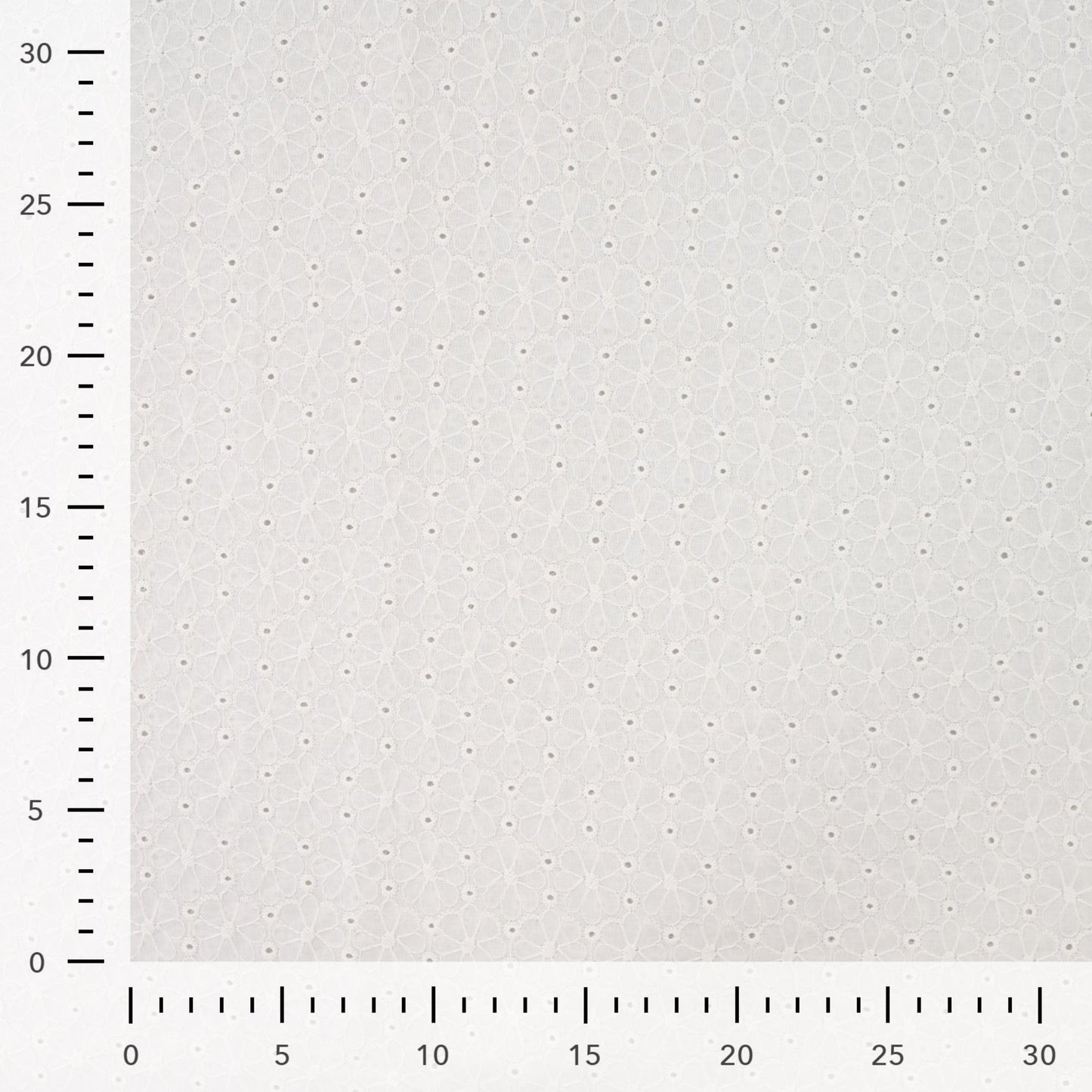 Baumwollstoff mit Floraler Lochstickerei – Wollweiß Broderie Anglaise mit Bogenkante (Meterware)