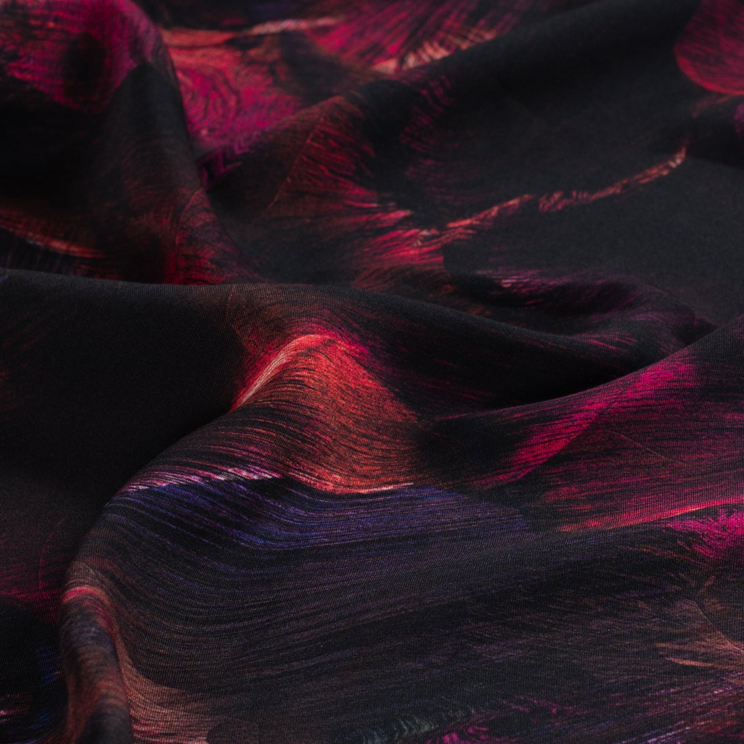 ECOVERO™ Viskose-Twill mit abstraktem Pinselstrich-Print – Schwarz (Meterware)